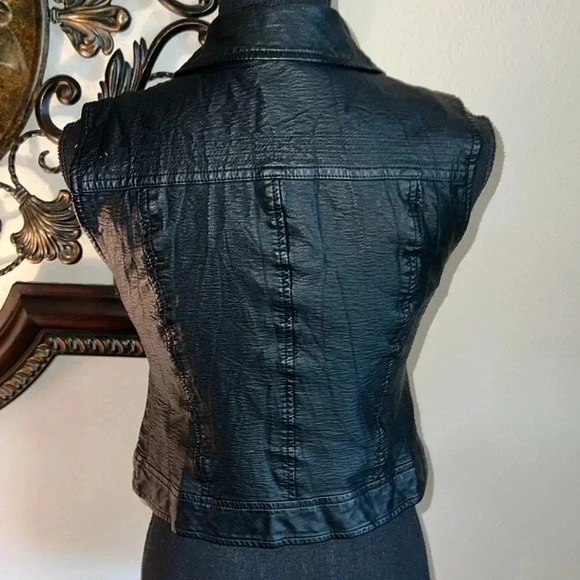 Rock & Republic Women’s Black Imitation Vegan Leather Lined Vest Small - Picture 10 of 16